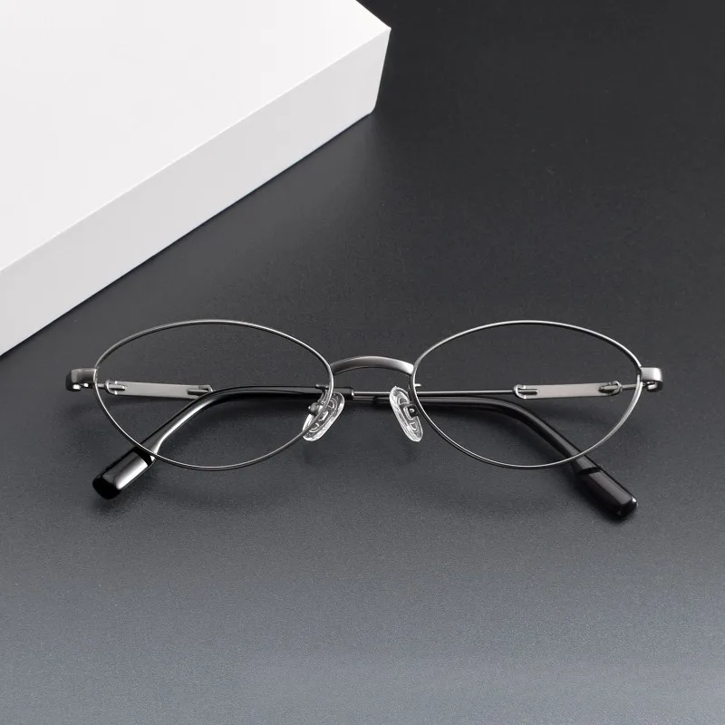 M647 Ultra-light Full-frame Cat Glasses Frame Fashion Personality Oval Pure Titanium Glasses Frame Hyperopia Near Blue Light