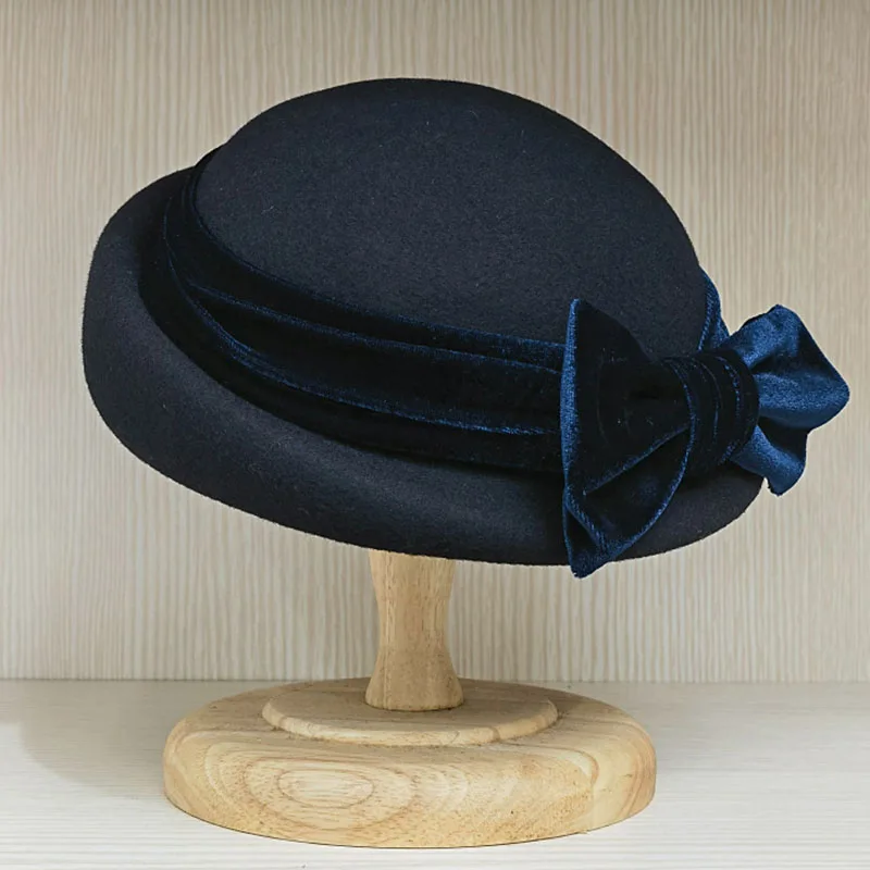 Damski beret z filcu wełnianego w stylu vintage Aksamitny ciepły duży kokardka Zimowa czapka Lady Solid Pillbox Hat Party Church Derby Fedoras