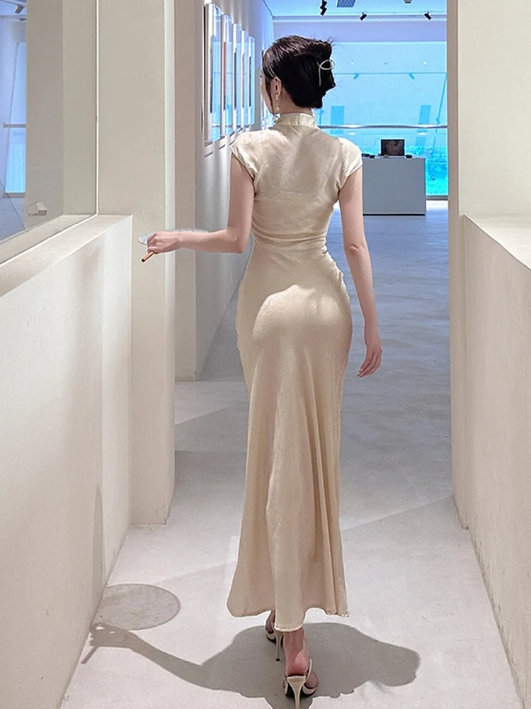 فستان طويل أنيق بأسلوب صيني تقليدي من الساتان مع تصميم ضيق عند الخصر وذيل السمكة، تنورة نسائية عصرية بخصر مرتفع وقصة A