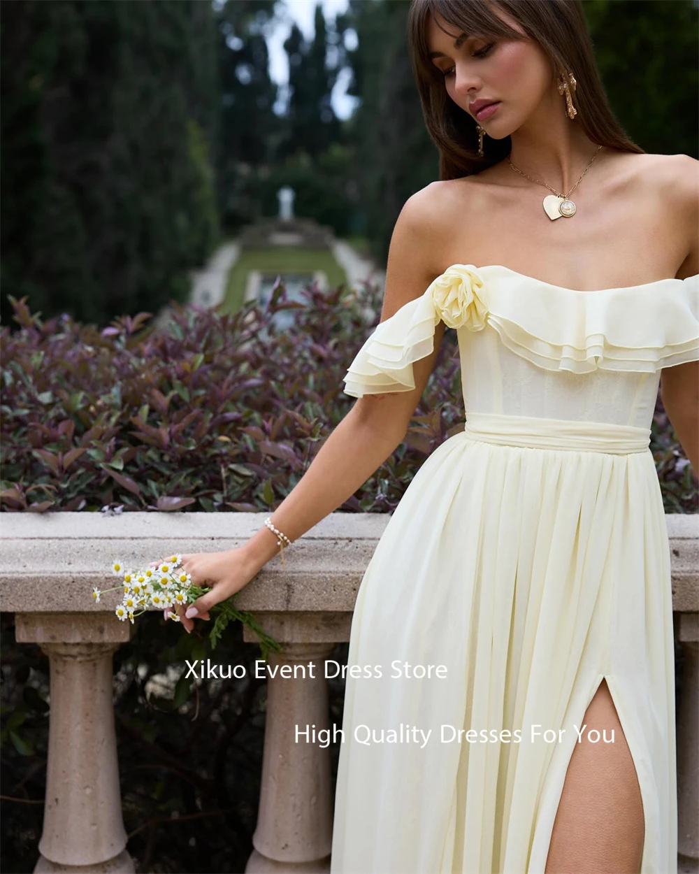 Xikuo Gaun Malam Sifon Kuning Elegan Gaun Prom Pesta Bunga 3D Berlipat Wanita Koktail Jubah Tanpa Tali A Line Disesuaikan