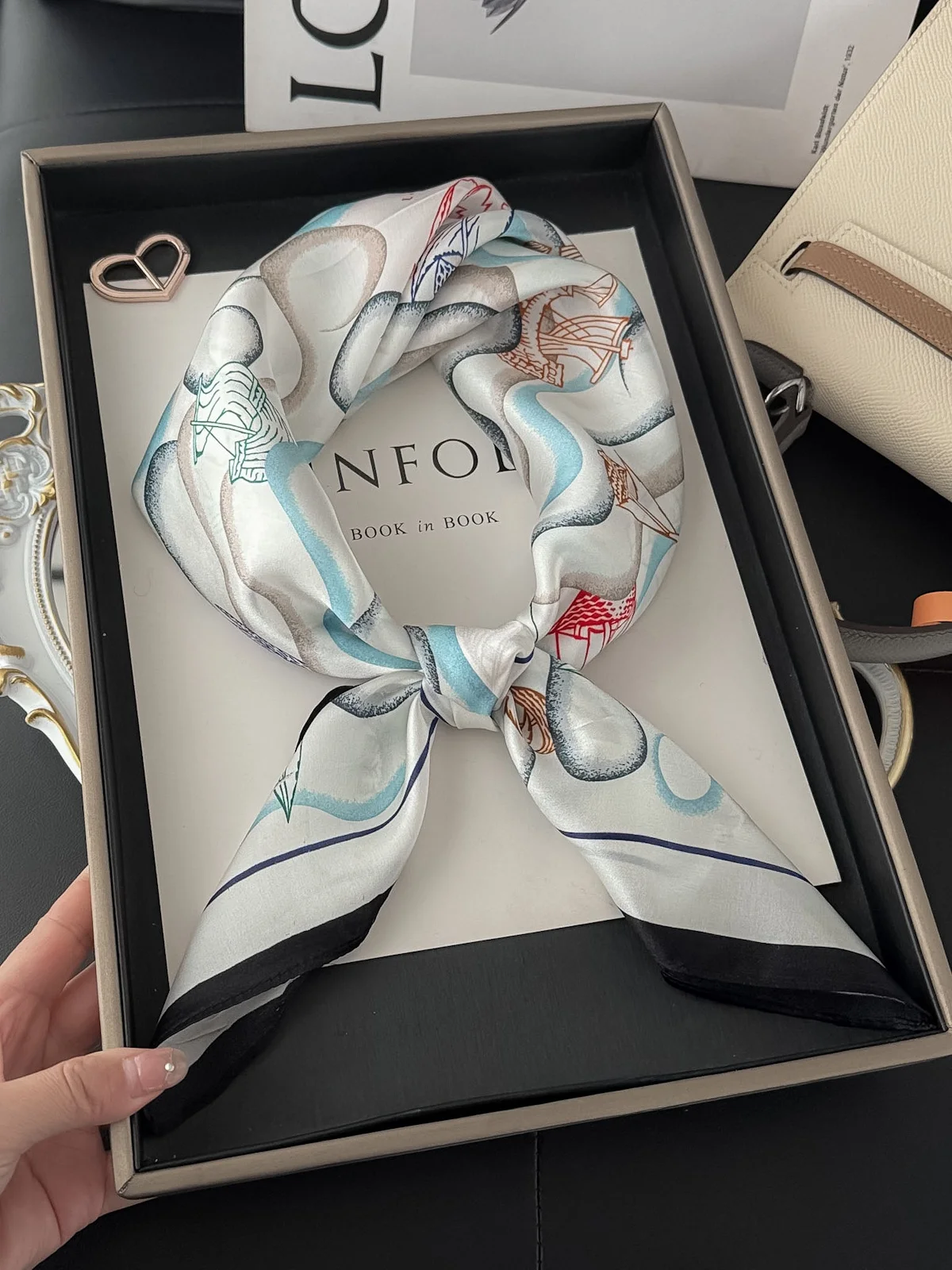 帆船柄シルクスカーフ-65cm-日焼け防止ショルダーラップ-エレガントで実用的-若者や中年男性と女性に最適