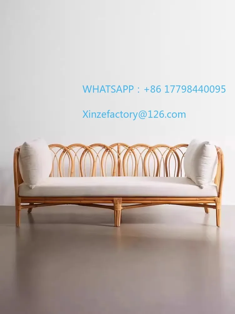 أريكة الروطان القابلة للتخصيص في غرفة المعيشة، شقة صغيرة