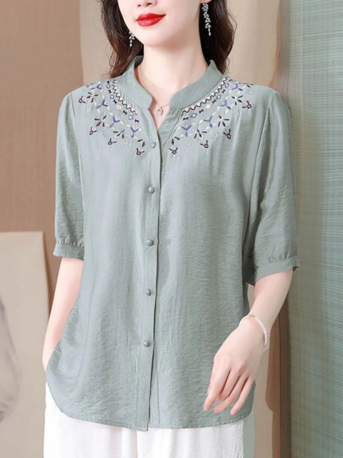 

Artistic Embroidered Cotton Linen irt Women's Summer Faion Loose Fit Seven-Quarter Sve V-Ne Small Top for Mothers