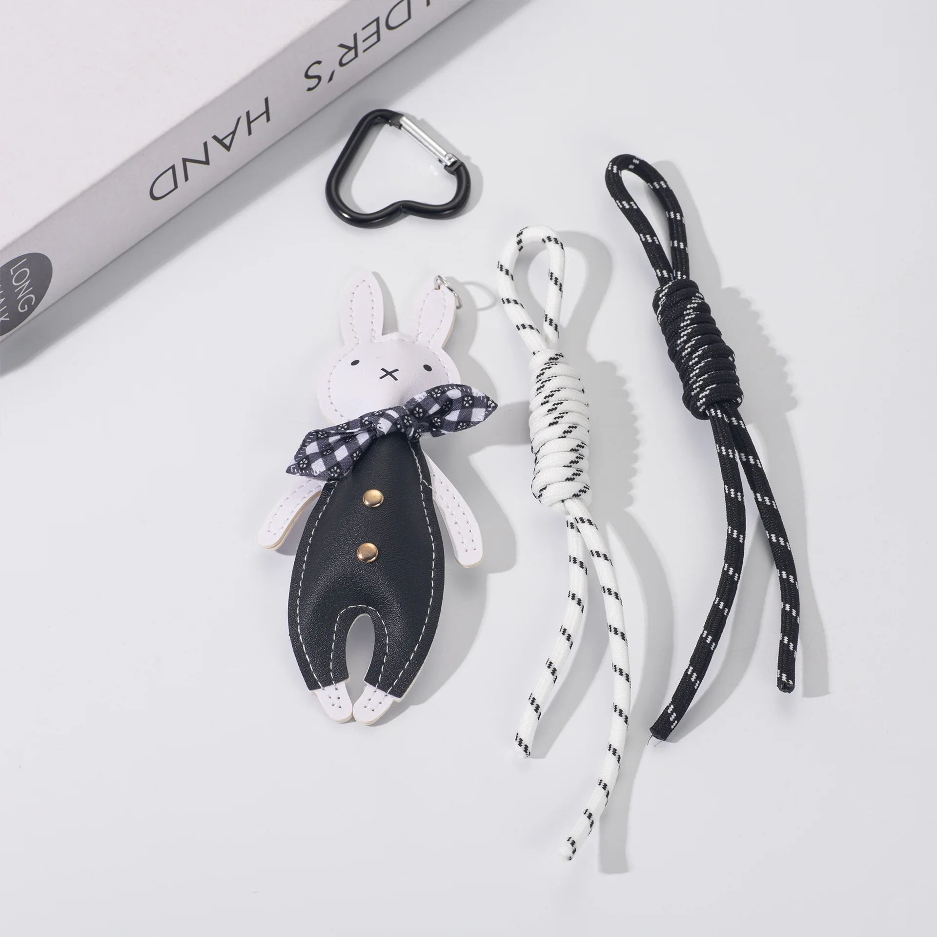 Nouveau mignon sac en cuir pendentif écharpe lapin poupée pendentif cartable voiture lanière Premium porte-clés accessoires sac pièces accessoires