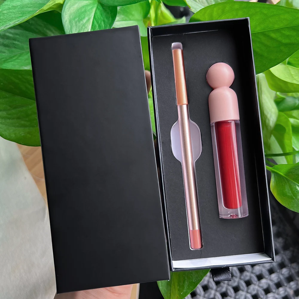 Kit lipliner lucidalabbra con etichetta privata Logo personalizzato Matita labbra a lunga durata a 12 colori Set lucidalabbra opaco a forma di carota a 58 colori Trucco