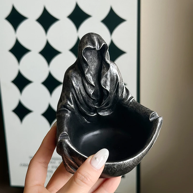 

Creative Ashtray High-End Fun Mysterious Black Clothed Person Desktop Decoration Anti Ash for Boyfriend Gift
