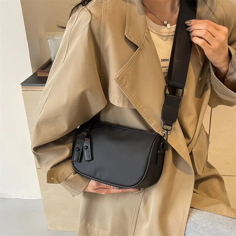 

Women's Versatile Oxford Cloth Bag Casual Wide Shoulder Strap Crossbody Bag