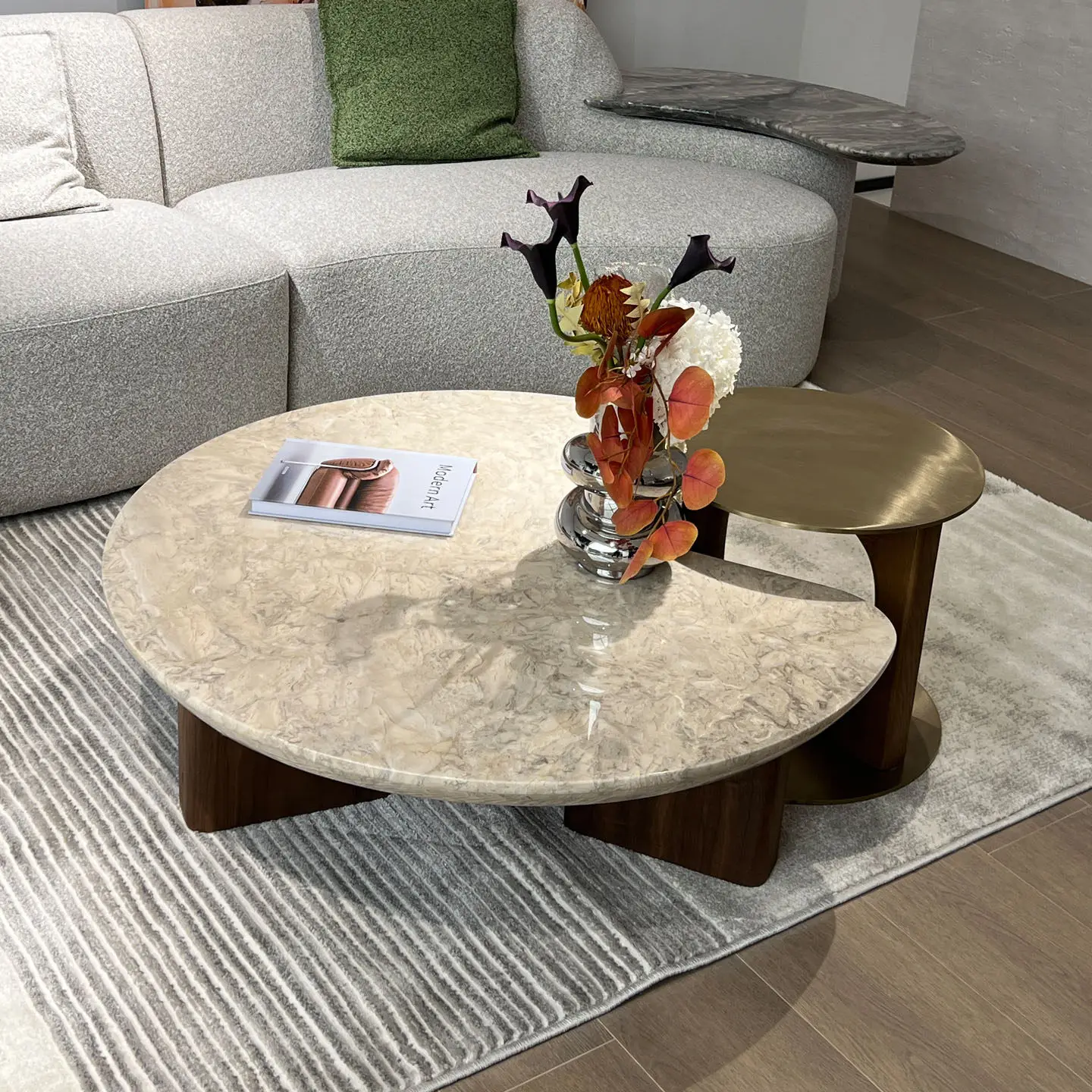 

Современный минималистичный журнальный столик из натурального камня с верхом из оманской розовой мраморной плиты и ножками из орехового дерева, приставной столик цвета шампань с матовой отделкой, креативный дизайн для гостиной, легко перемещаемый