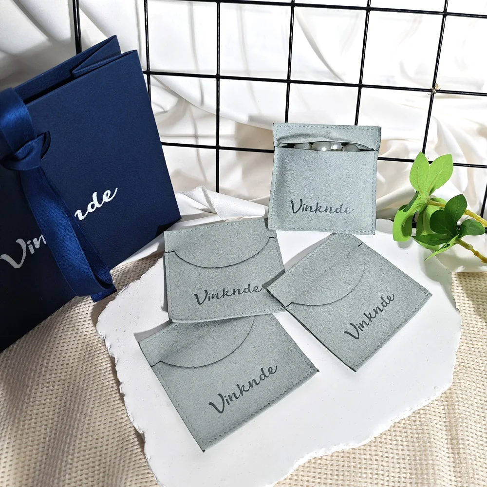 

100pcs Velvet Fashion Jewelry Pouches Personalized Logo 8x8cm Wedding Packaging Microfiber Organizer Ring Earings Gift Bags Sack