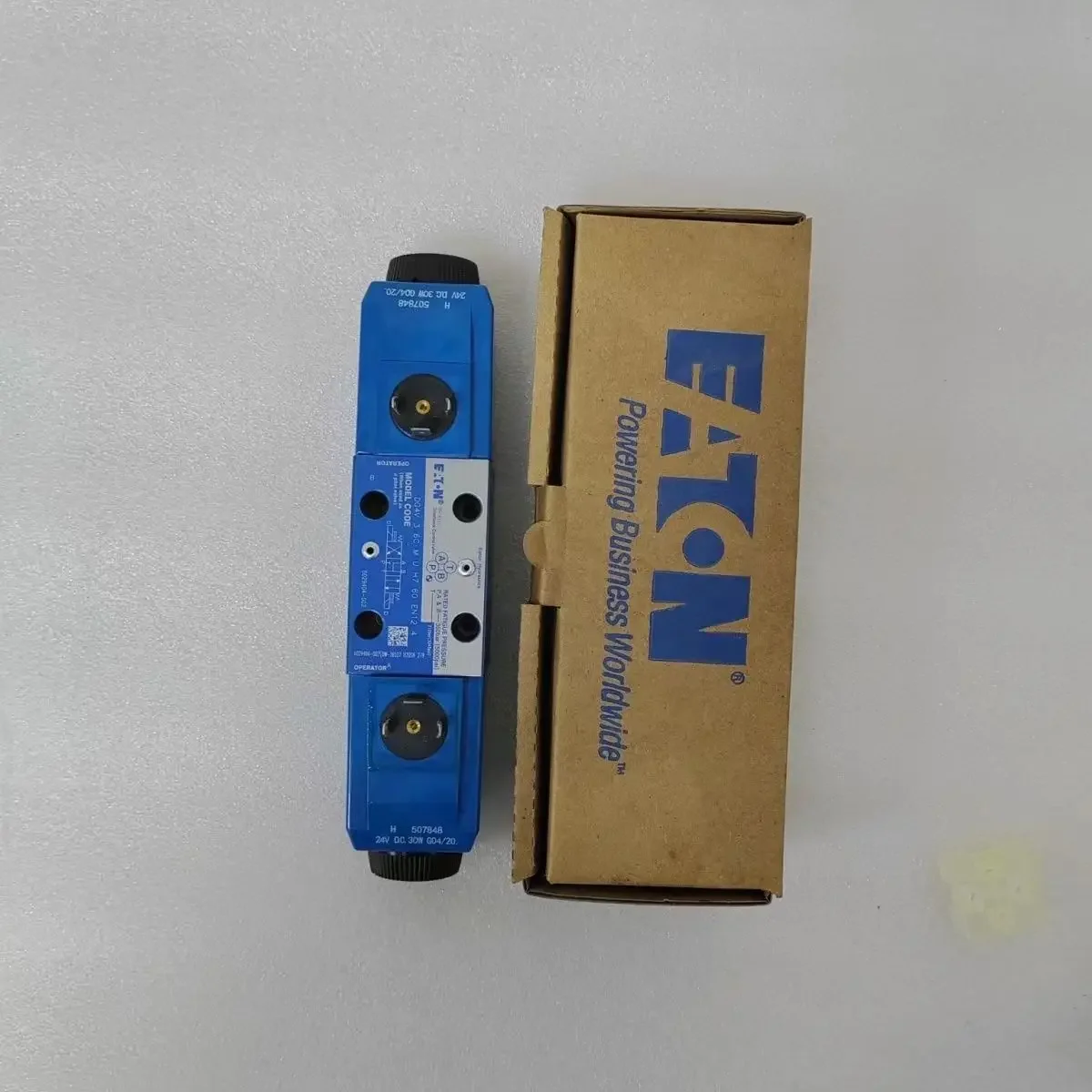 صمام الملف اللولبي إيتون DG4V-3-6c صمام الملف اللولبي صمام الملف اللولبي الأصلي لـ Sanyi Zhonglian