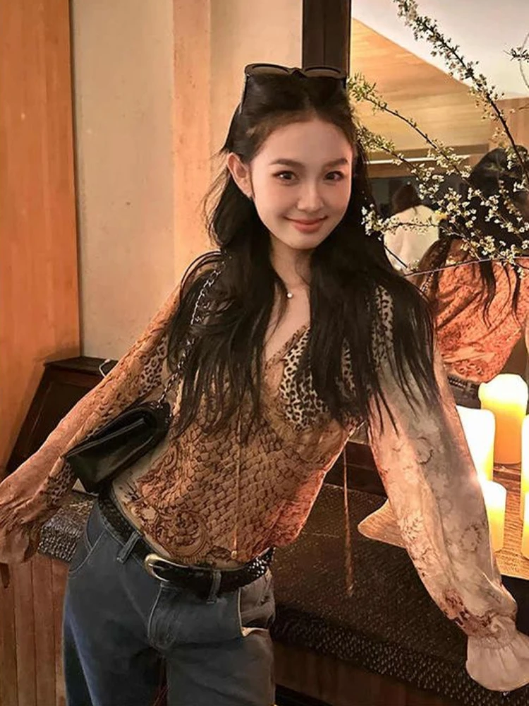 

Женская рубашка Y2k с эстетическим лоскутным принтом, 2022, гранж, Harajuku, блузка с расклешенными рукавами, сексуальная уличная одежда, винтажные плиссированные блузки