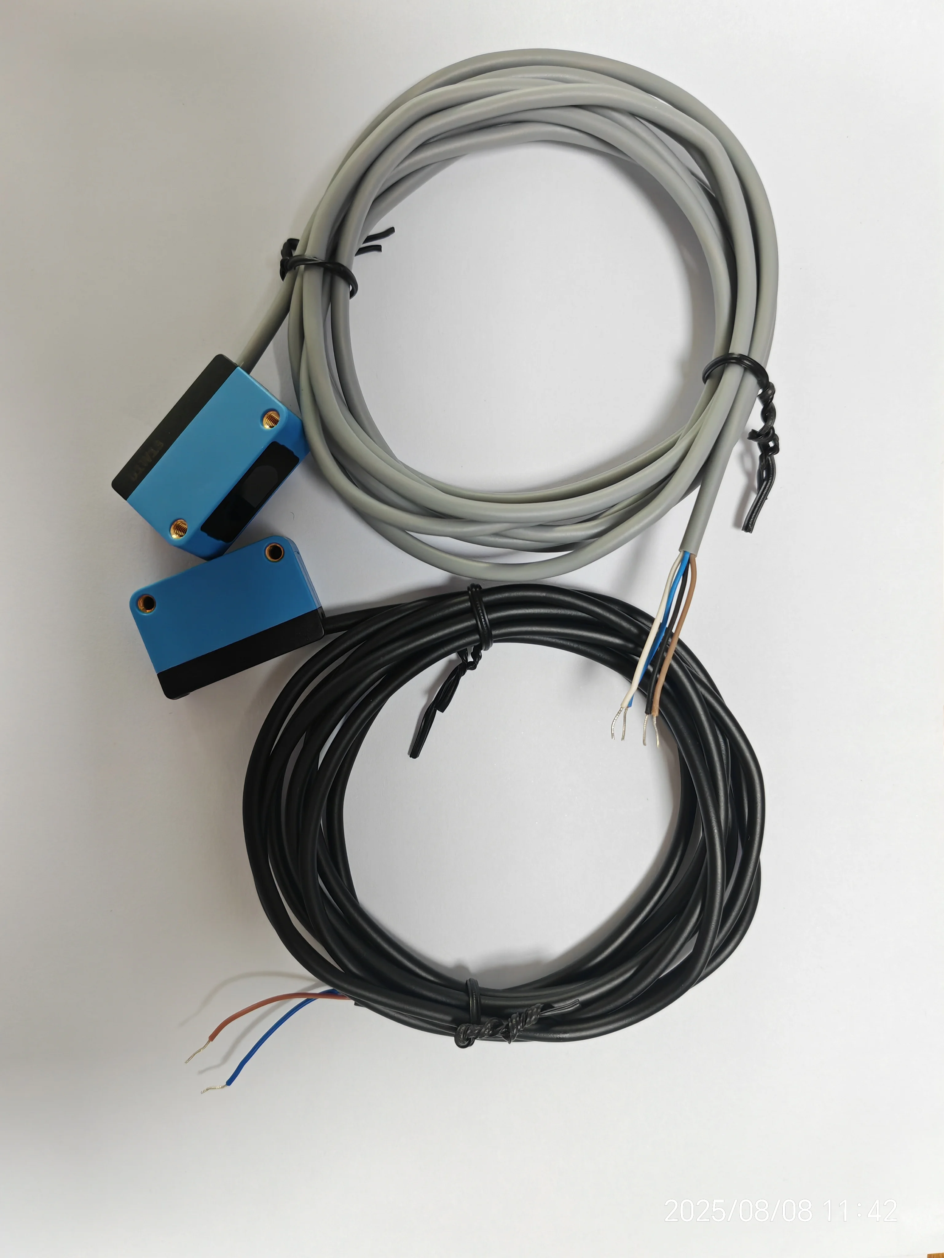 

PF21T-15M-IPF Фотоэлектрический датчик 15 м Диапазон измерения 10-30 В постоянного тока IP67 Водонепроницаемый противодождевой промышленный датчик приближения