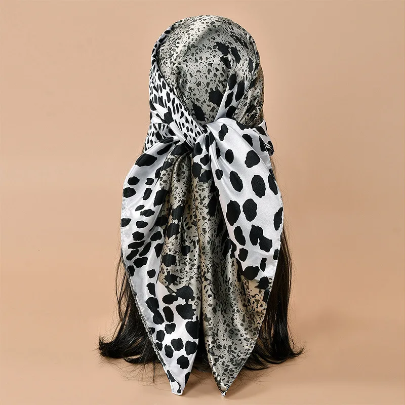 2025 marca de lujo leopardo punto mancha bufanda cuadrada mujeres chales y chales Oficina pelo pequeño cuello Hijabs pañuelo Foulard 90*90cm