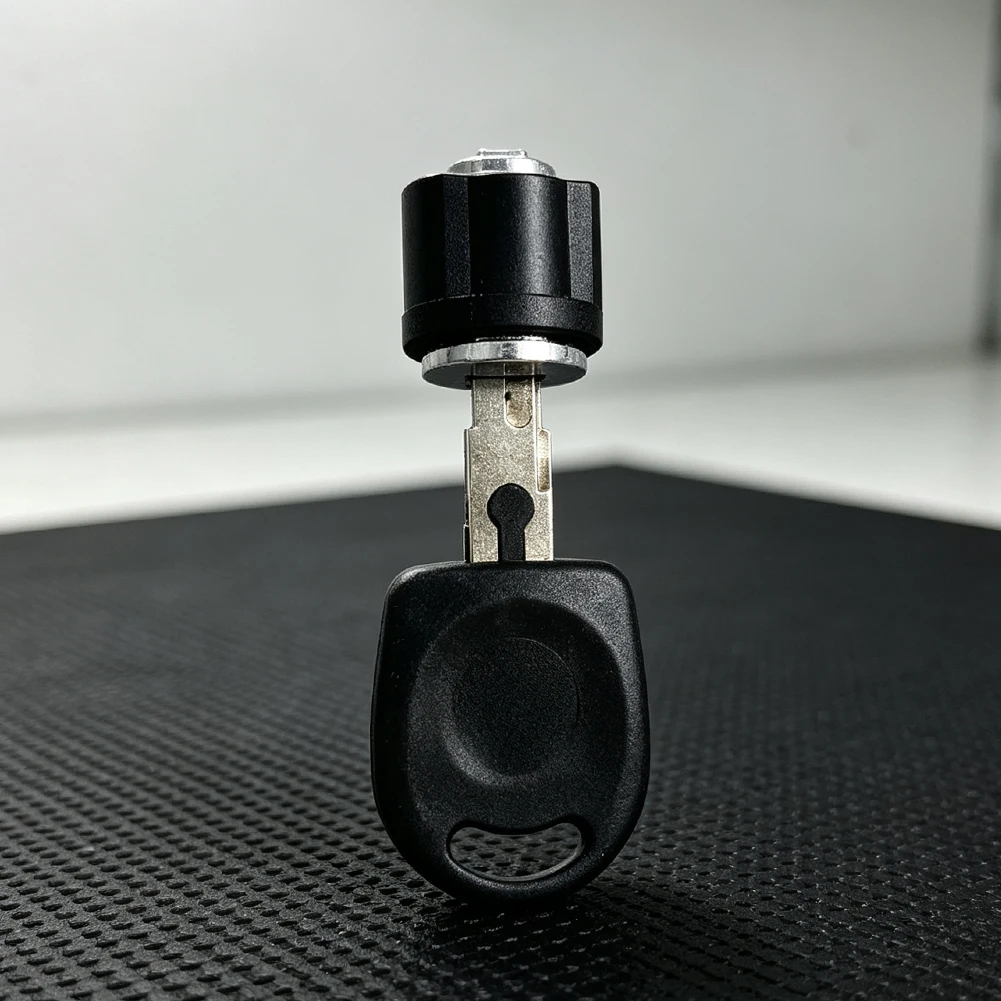 Direct-Fit Glove Box Lock Cylinder Key for For Bora For Golf IV For Passat with OEM Cross-Reference 8L0857113A