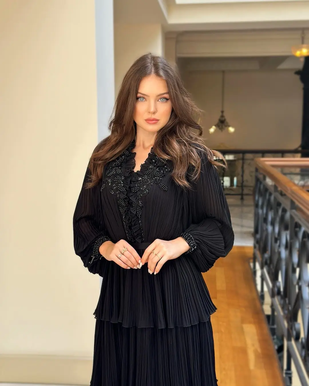 Customized Long Sleeves Prom Dresses V Neck Pleated Beadings Tiered Chiffon Floor Length Evening Dresses Party Dresses image 4