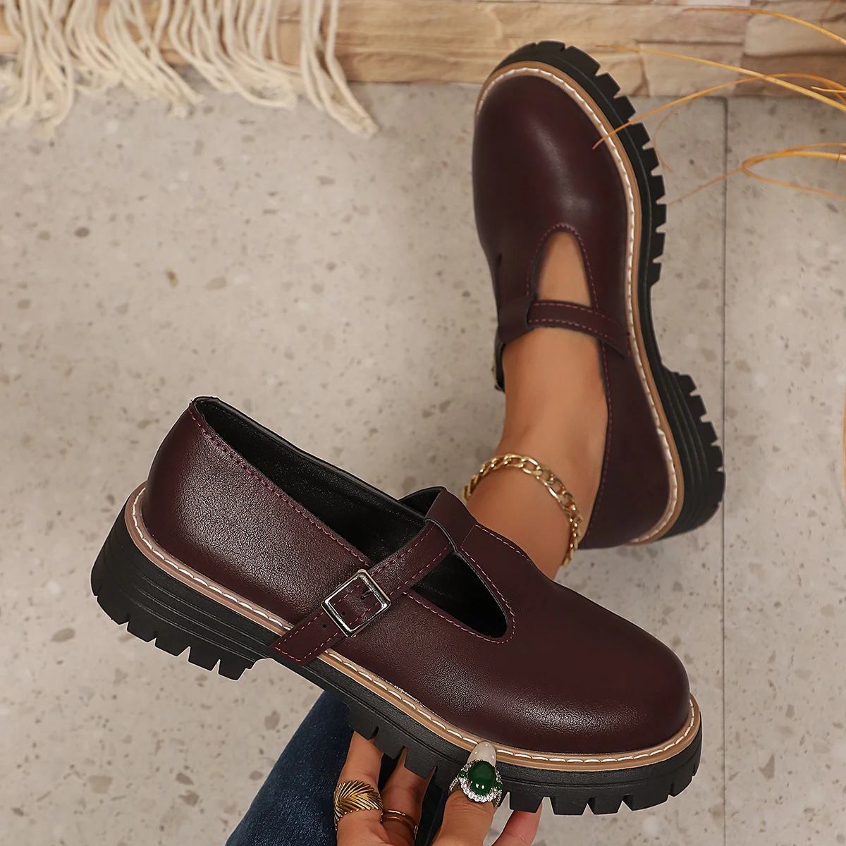 Women T‑Strap Buckle Mary Jane Shoes Round‑Toe Platform Lug‑Sole PU Leather Contrast Stitching Vintage Casual Daily Shoes