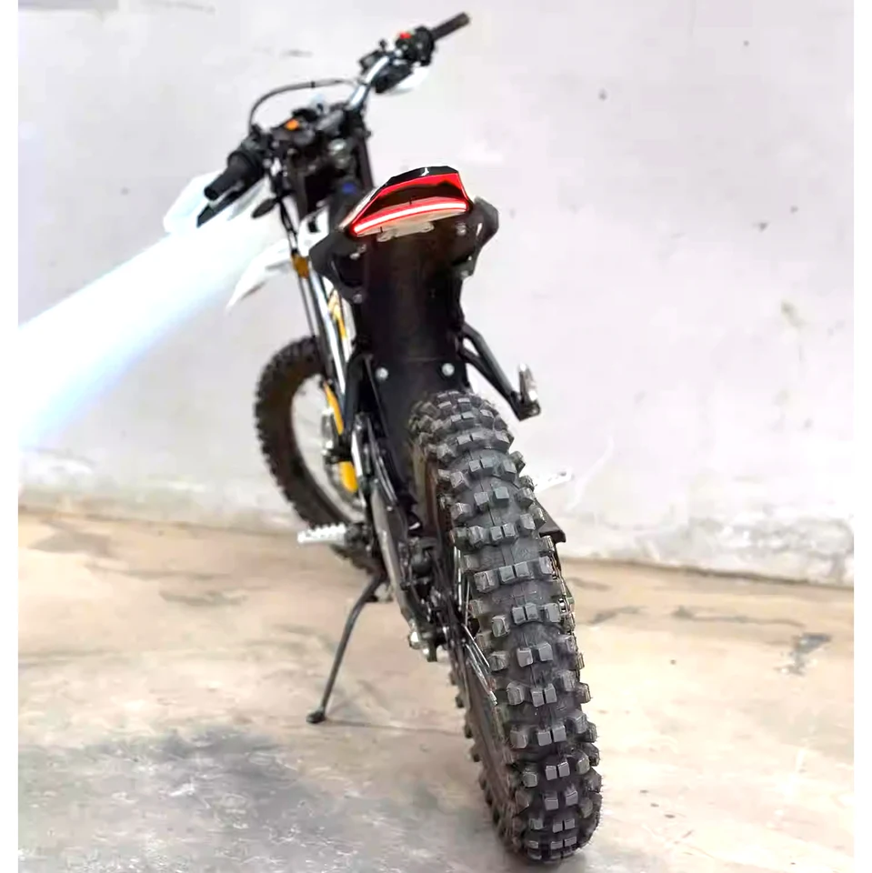 Feu Arrière / Feu Stop LED Ultra Bee 2023 – Accessoire Moto Éclairage Puissant & Fiable