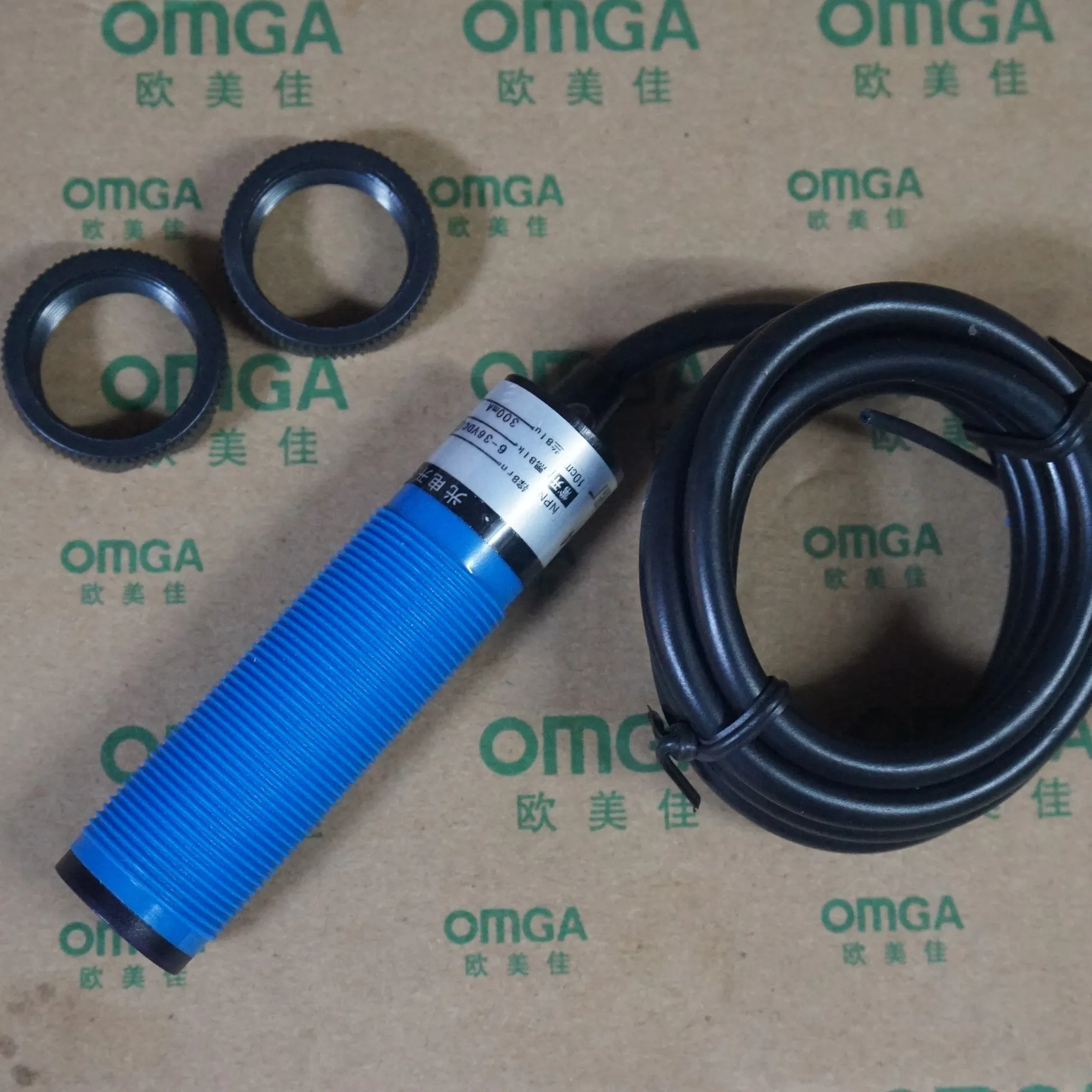 OMAX infrared photoelectric switch sensor E3F (E18) - DS30P1 DS30P2 DC three wire