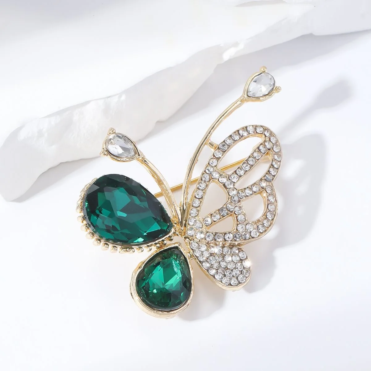 

Delicate Hollow Out Butterfly Rhinestone Brooches for Women Girls Retro Green Crystal Insect Pins Clothes Accessories Jewelry