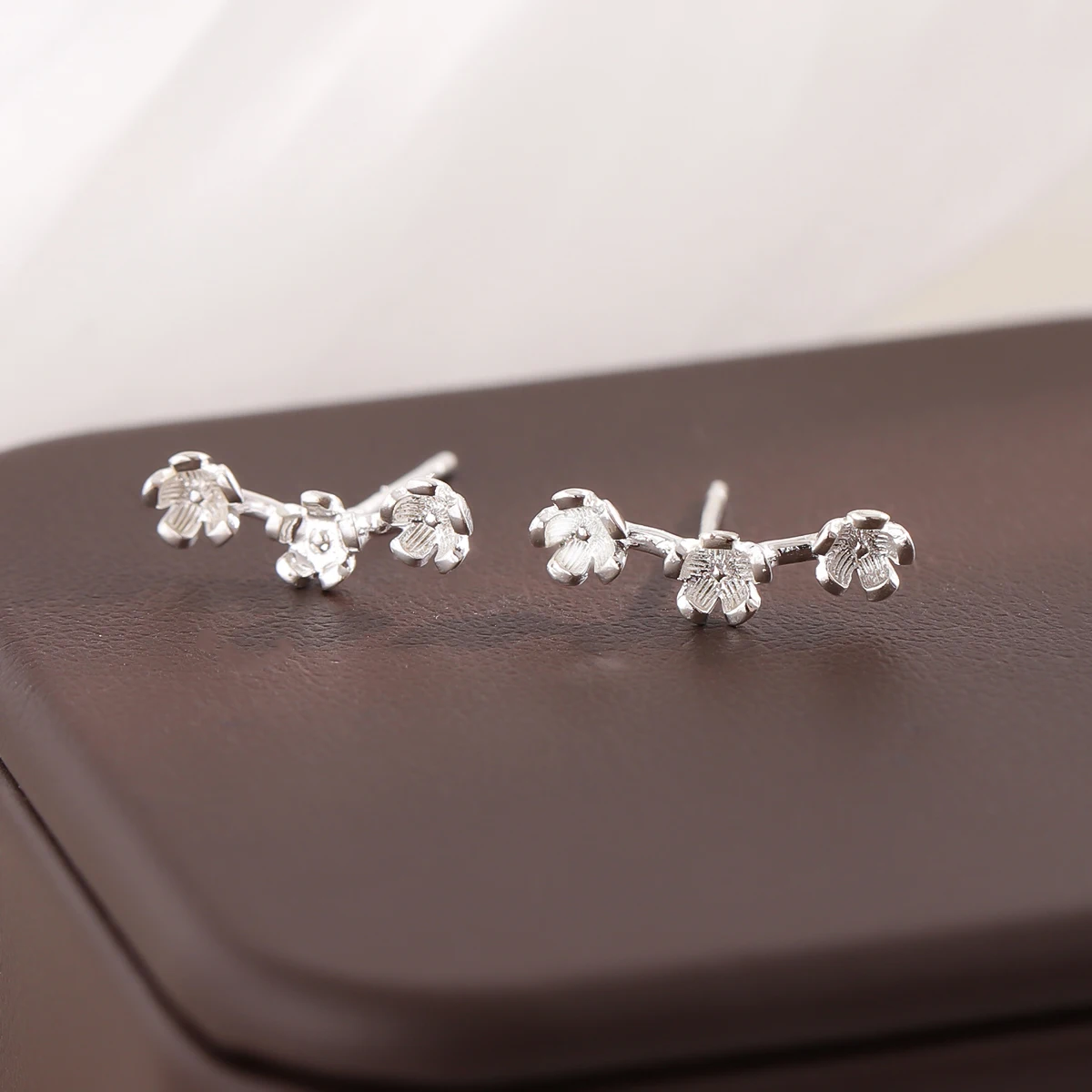 Exquisite Cute Beautiful Three Flower 925 Sterling Silver Jewelry Personality Branch For Women Stud Earrings E209