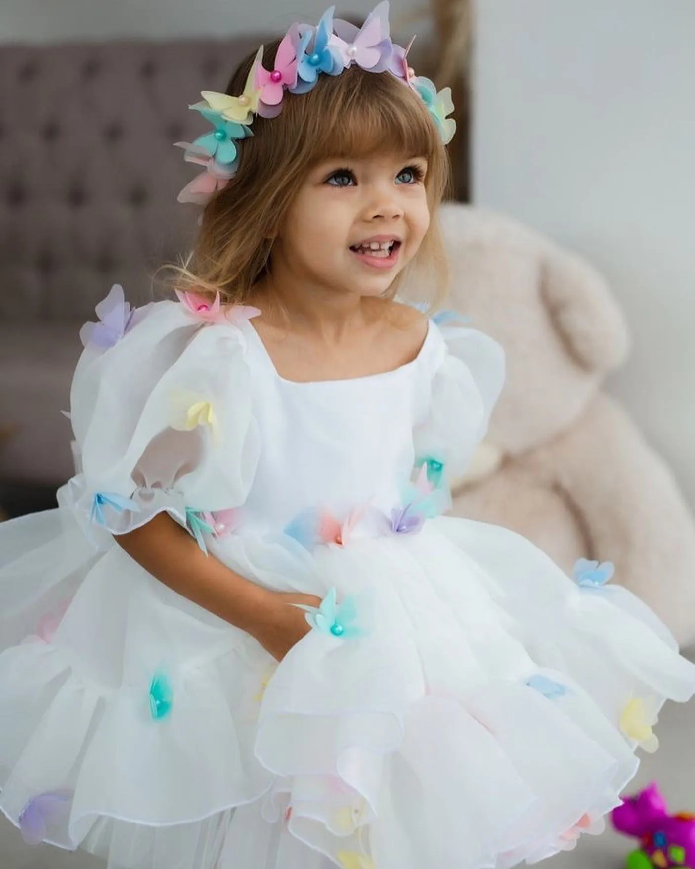 สีสันน่ารักดอกไม้สําหรับงานแต่งงาน 3D ผีเสื้อ Appliques เด็กผู้หญิงวันเกิด Party First Holy Communion Gowns