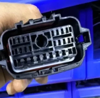 1PCS    Connector   USED     2318967-1