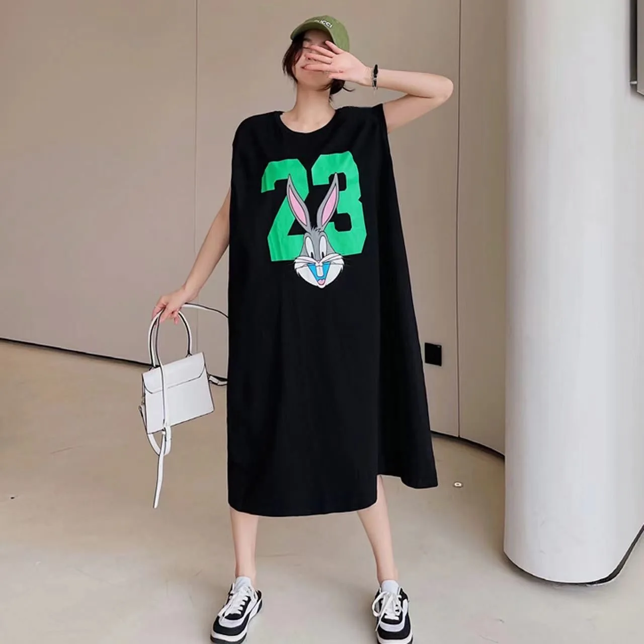 แฟชั่นO-คอพิมพ์สีตัวอักษรแขนกุดลําลองSundressเสื้อผ้าหญิง 2025 ฤดูร้อนหลวมAll-Matchเสื้อยืดชุด