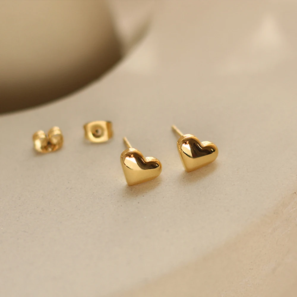 Winzige Herz-Ohrstecker aus Edelstahl, 6x7mm Liebesherz-Ohrringe Minimalistischer Zarter Herzschmuck für Frauen – Detail 6