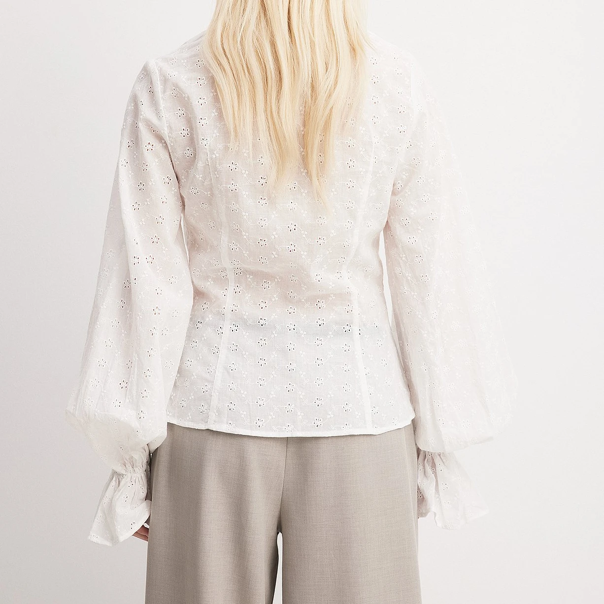 2025 Nieuwe Dames Herfst Button Up Blouse Casual Loose Fit Stijlvol Geborduurd Effen Kleur Oogje V-hals Lange Mouw Tops