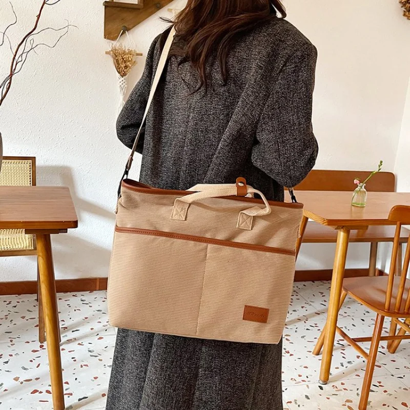 

Women Woven Rattan Bag Summer Beach Tote Lightweight Natural Material Handbag Fashion Picnic Travel Shoulder Bag