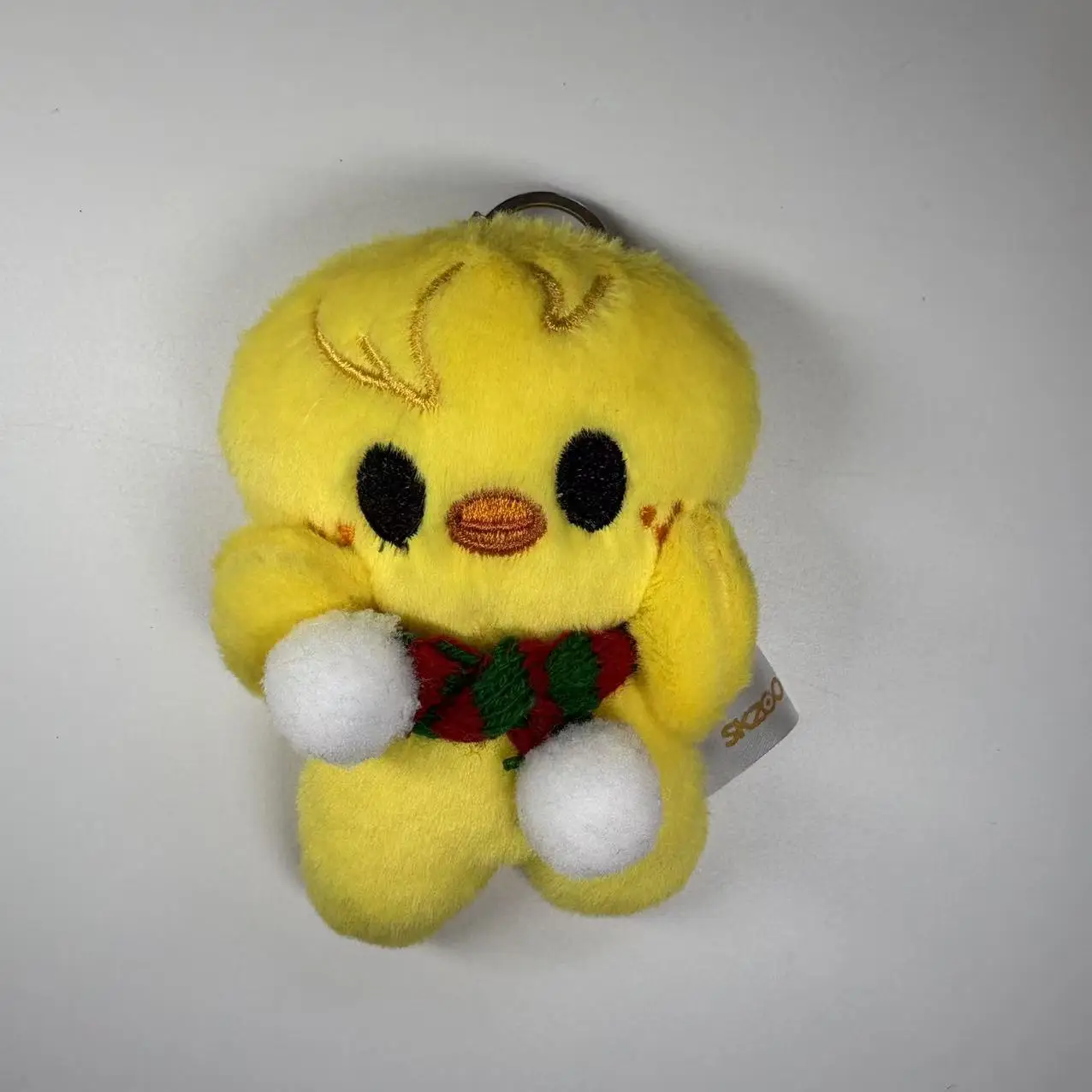 KPOP الضالة الاطفال أفخم المفاتيح دمية مغناطيسية SKZ فول العين يرتدي وشاح عيد الميلاد عناق الوجه المغناطيسي دمية المفاتيح لعبة أطفال