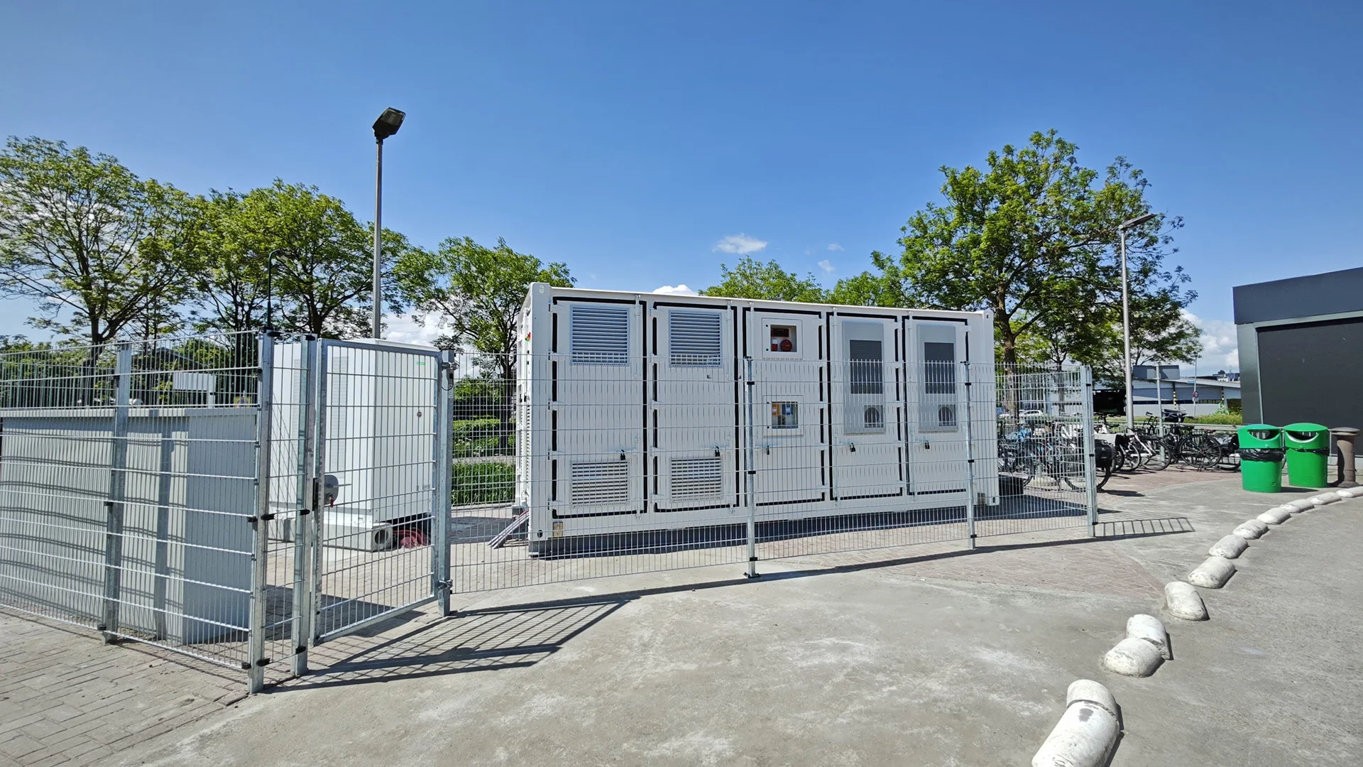 240kWh Air Cooling BESS IP54 Solar Energy System with LiFePO4 Battery&EMS for Solar Integration All in One Cabinet On/Off Grid