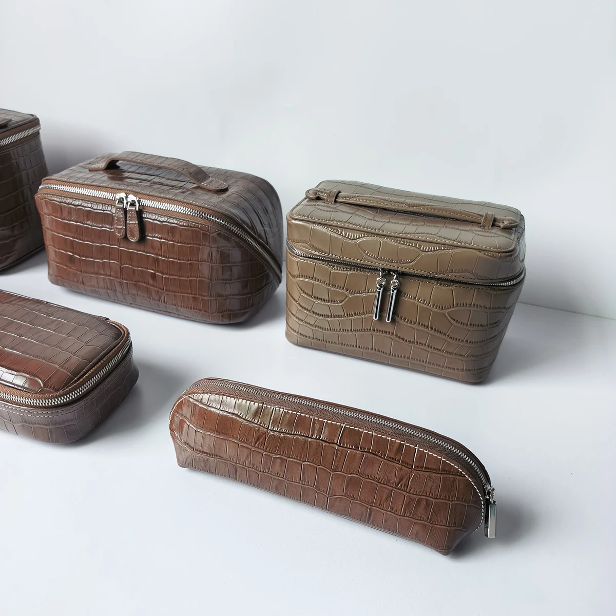 Echtes Leder, Krokodilprägung, Kosmetiktasche für Damen, Reise-Toilettentasche, Kastanienbraun, Kosmetikbeutel, große Kapazität, tragbar – Detail 11