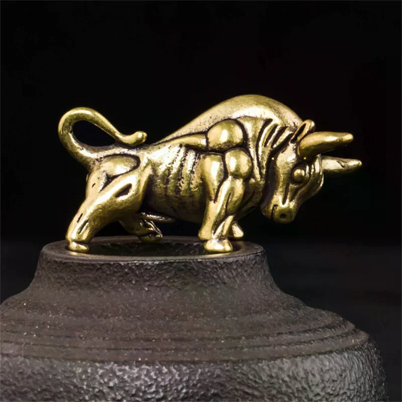 Mini Retro Brass Wall Street Bull Statue Sculpture Hand Toy Gift Keychain Ornament Home Office Desk Decorative Ornament - Image 5