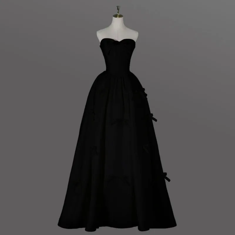 Super unsterbliches französisches Satin-Hochzeitskleid 2026, neues schlichtes Garn, weißes, trägerloses Braut- und Verlobungskleid. Willkommen