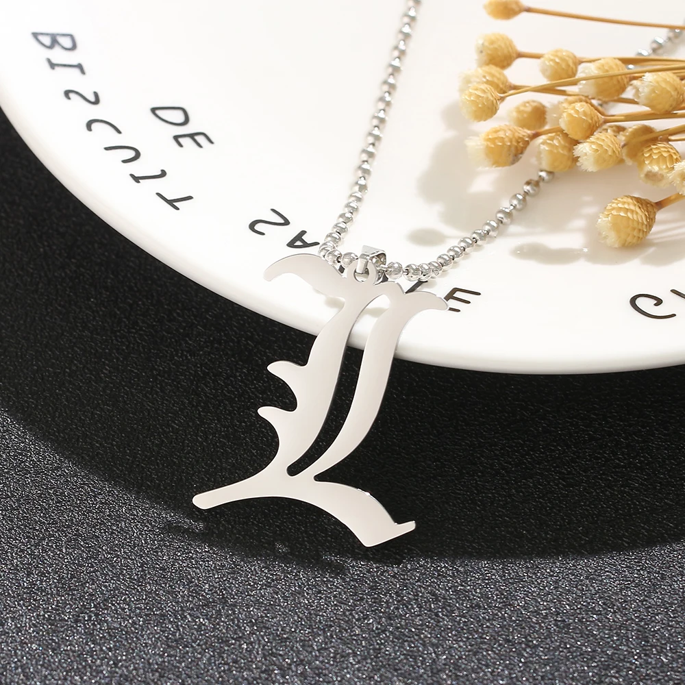 Death Note L Buchstaben-Halskette Kreative Mode Edelstahl Perlenkette Anhänger Cosplay Schmuck Geschenk für Anime-Fans – Detail 3