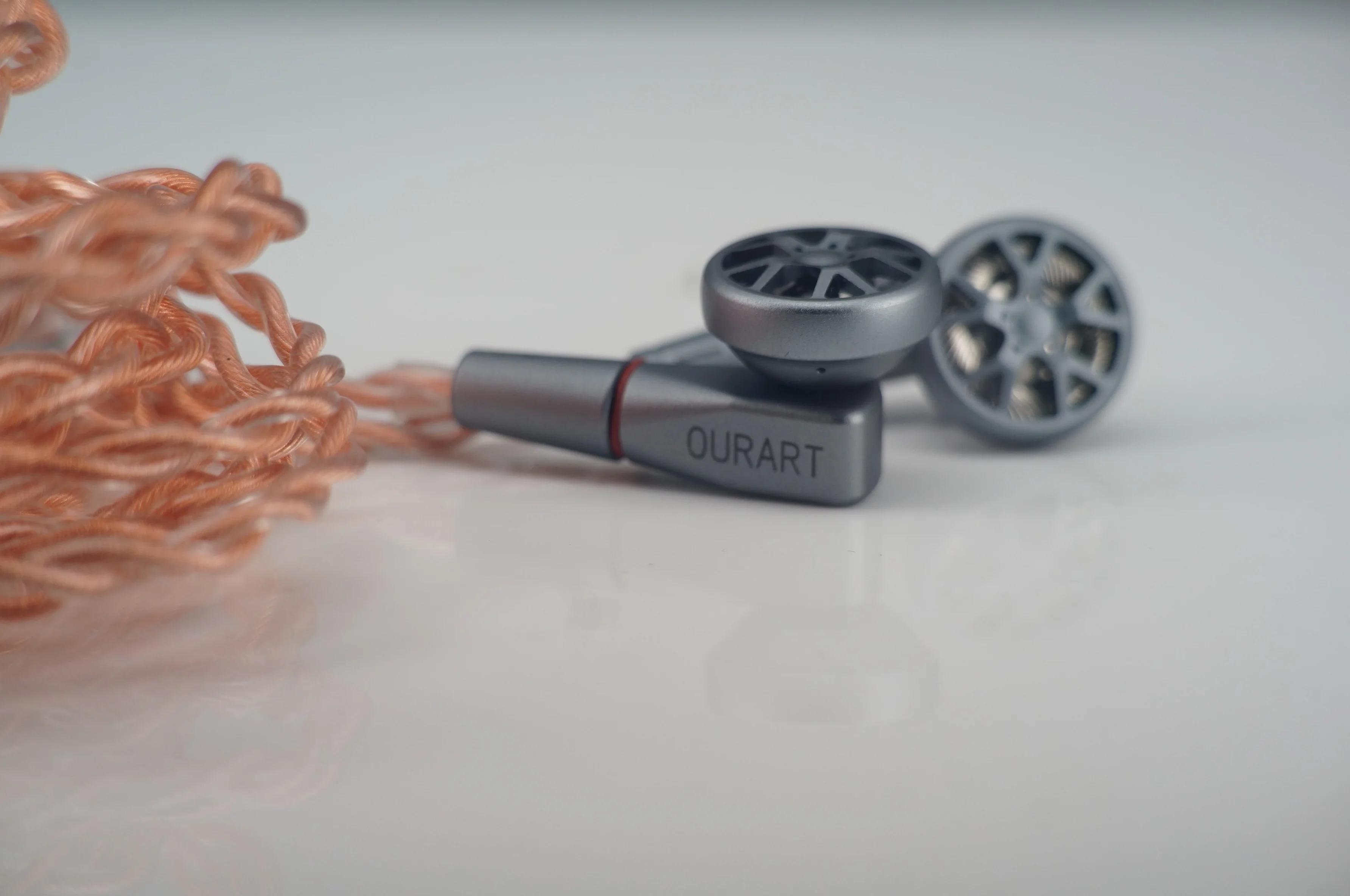 

Audione HESSIAN OURART 14.6mm composite titanium-plated diaphragm HIFI all-metal hollow flagship flat-head headphones