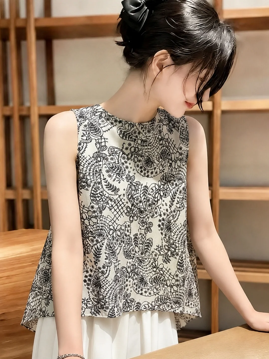 

Retro Print Sleeveless Vest 2026 Summer Design Sensation Elegance round Neck Elegant Small Shirt Women's Fashion