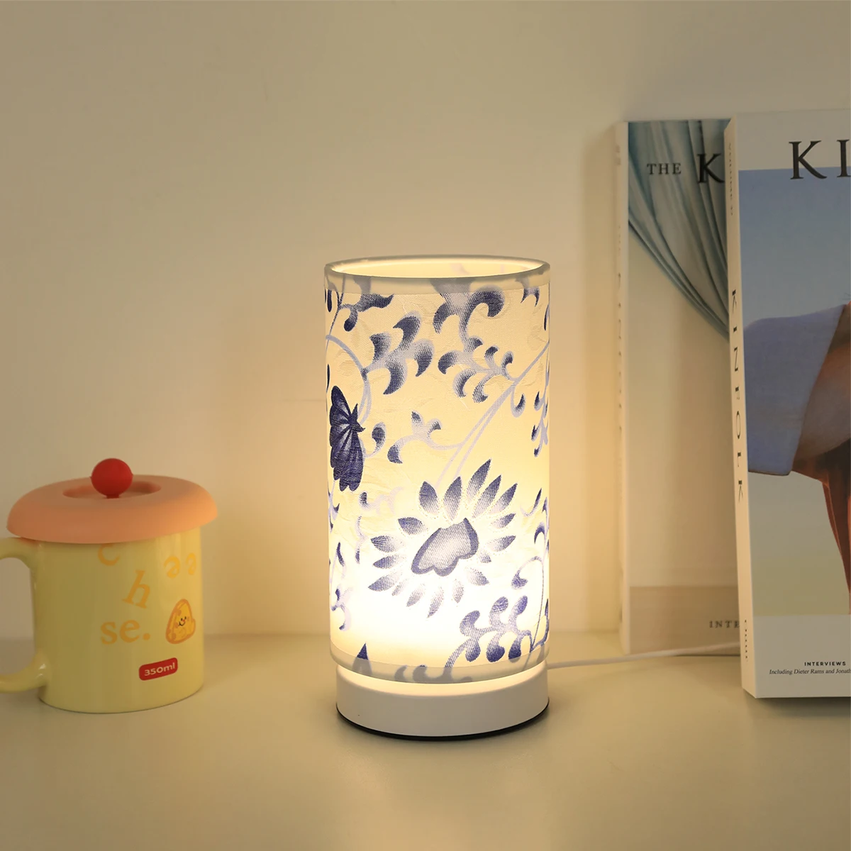 Modern fabric blue and white porcelain desk lamp, home warm lighting desk lamp suitable for bedrooms, study rooms
