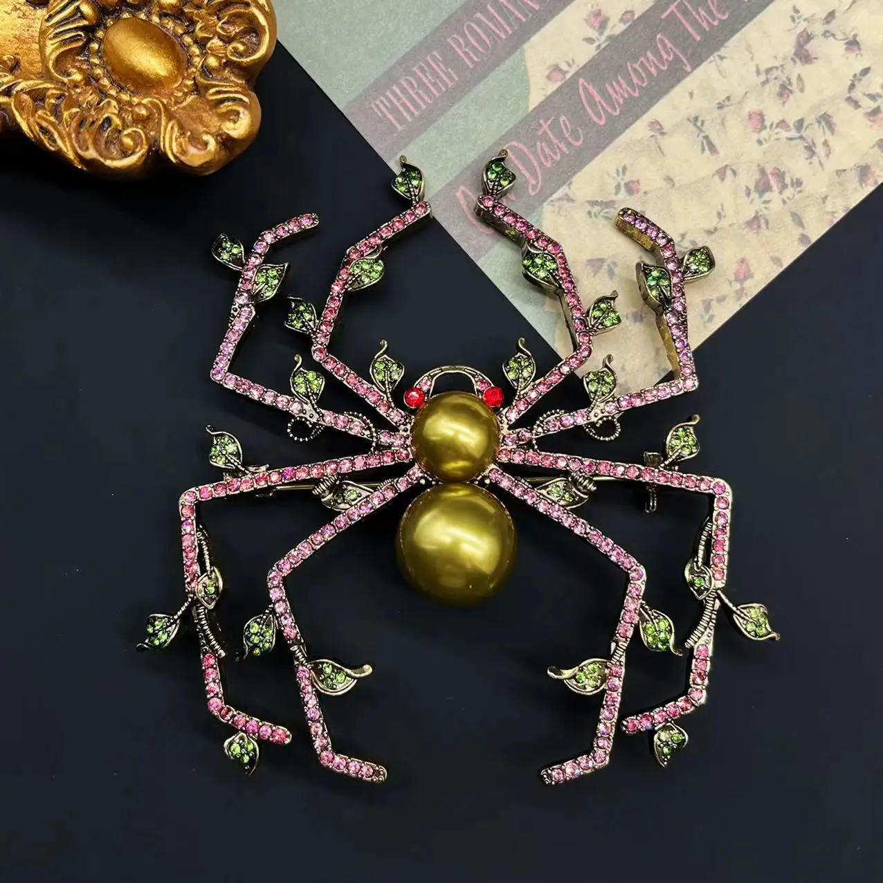 

Ornament Vintage European and American Retro Style Large Spider Light Luxury Insect Brooch