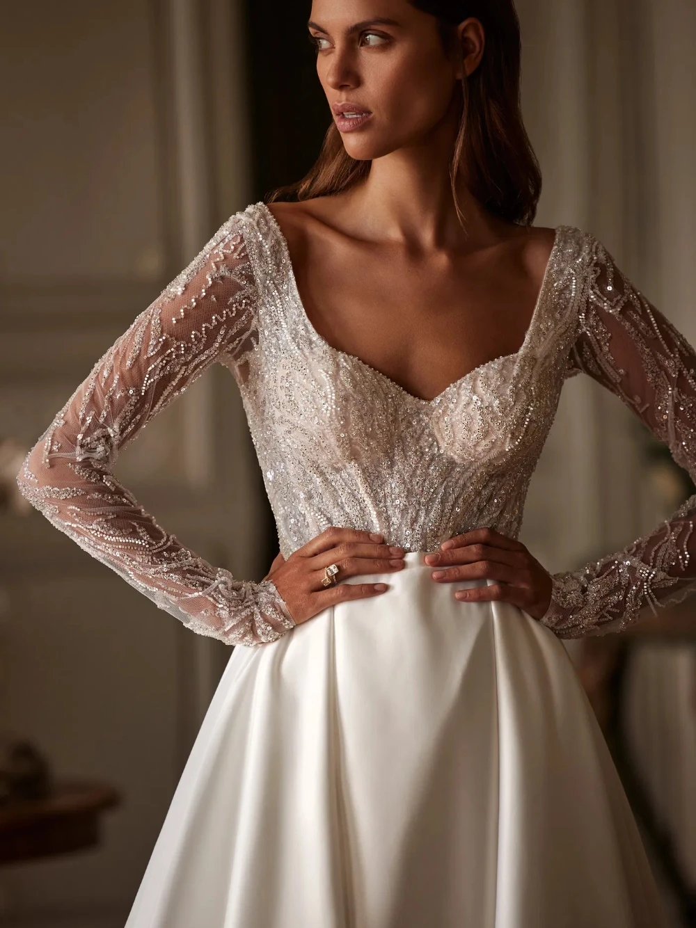 

Elegant Sweetheart Neck Sequined Wedding Dress Backless Long Sleeved Customized Charming Bridal Gown With Detachable Train