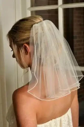 

New In Trend Wedding Veil White With Crystals Bride Bridal Elegant Beautiful Short Tulle Comb