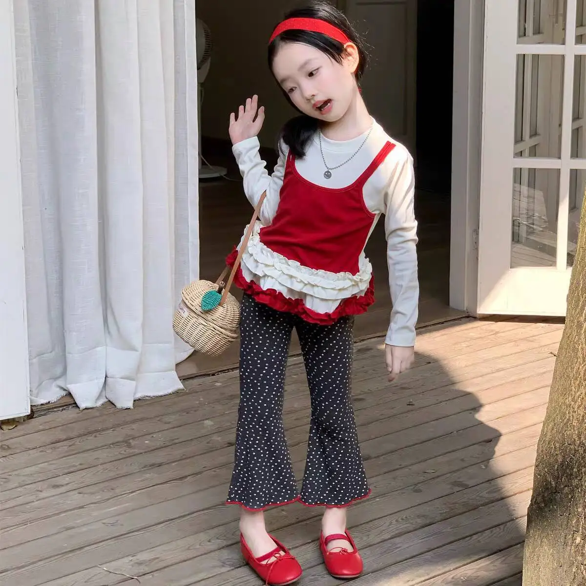 

2025 футболка с длинными рукавами, новая весенне-осенняя одежда, детские модные топы для девочек с искусственными двумя милыми и в западном стиле