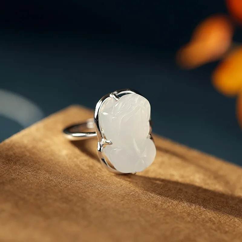 A Hotan White Pixiu , Jade Ring Men And Women