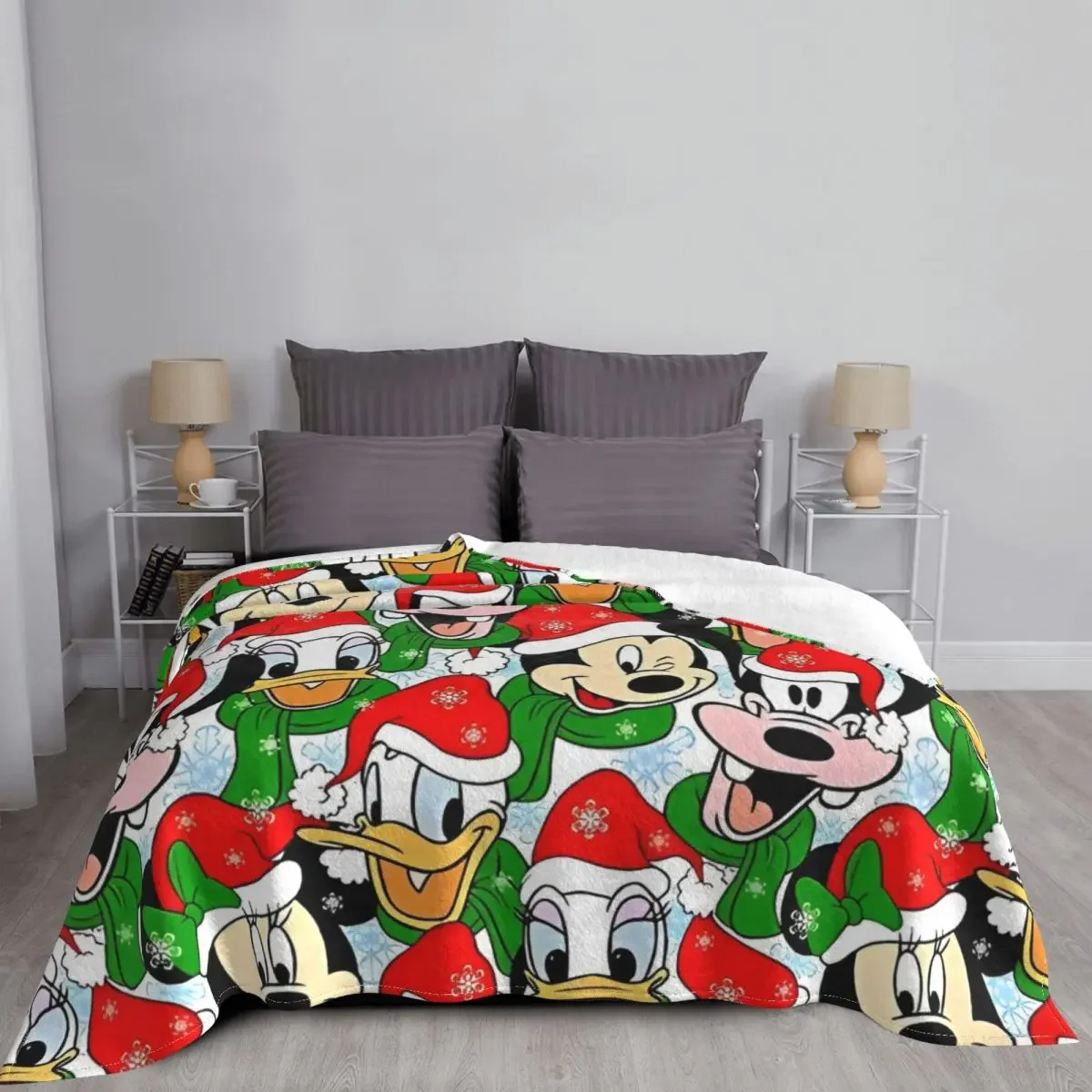 Kawaii Mickey Mouse Christmas Blankets Flannel Printed Portable Ultra-Soft Throw Blanket for Bedding Office Plush Thin Quilt