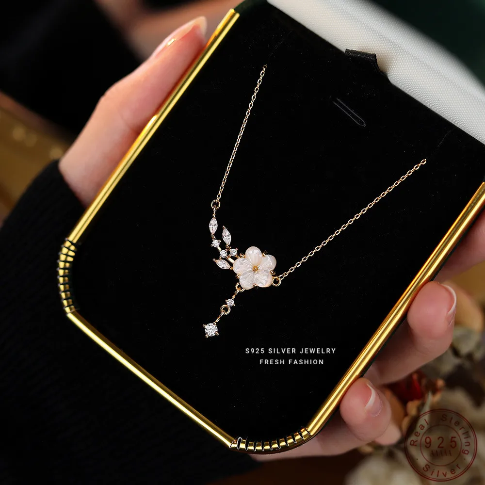 

925 Sterling Silver Japanese Shell Peach Blossom Shiny Zircon Pendant Necklace for Women Sweet Temperament Collarbone Chain