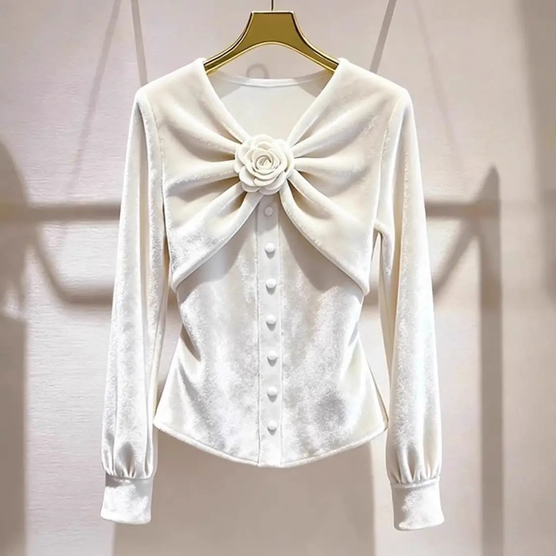 

Khaki velvet top women's 2026 winter niche non-collision style unique beautiful temperament high-end sense backing shirt