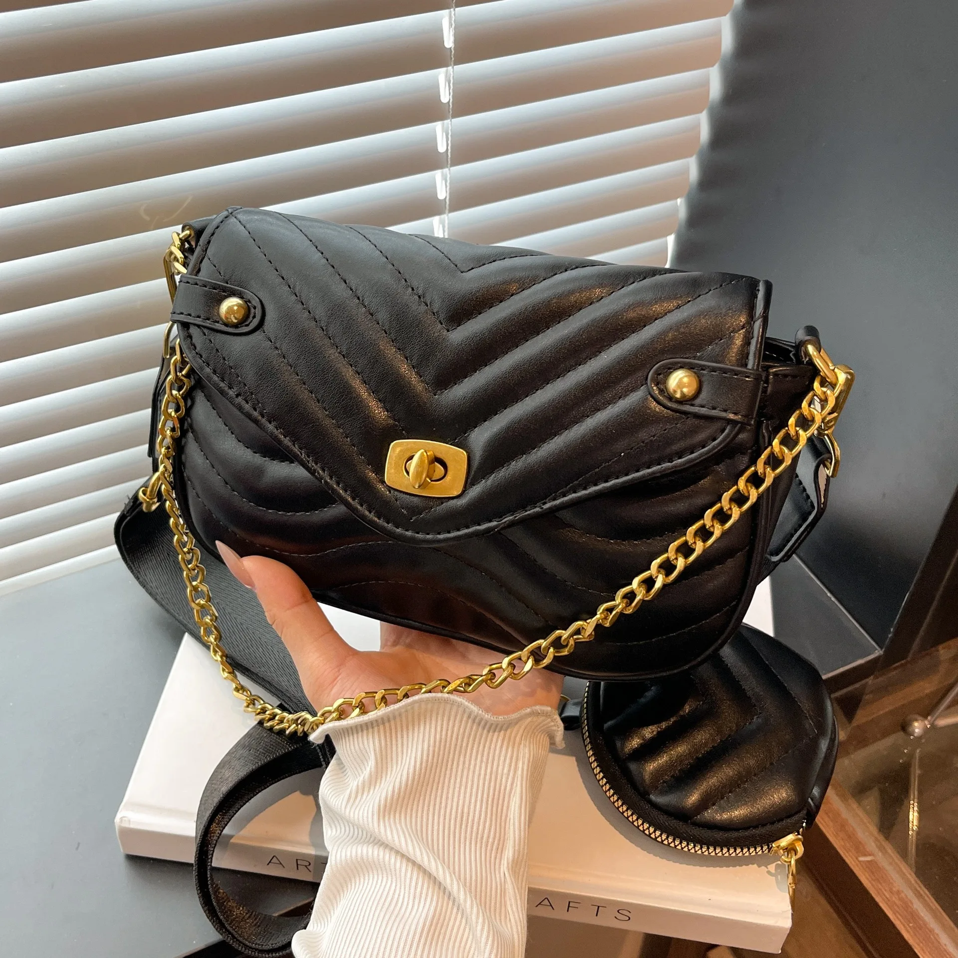 

French Style Small Handbag for Women, 2025 New Elegant Square Crossbody Bag with Chain Strap, Fashionable Shoulder Purse