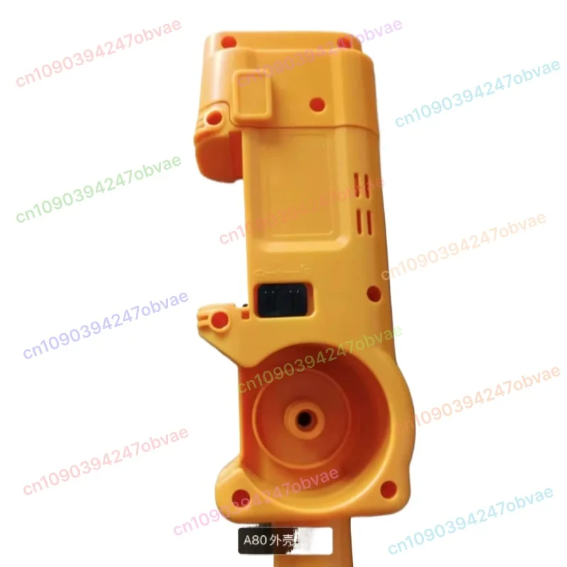 

Оптический кабель, прикрепленный к подключенному аккумулятору с одним стержнем, источник питания различных аксессуаров