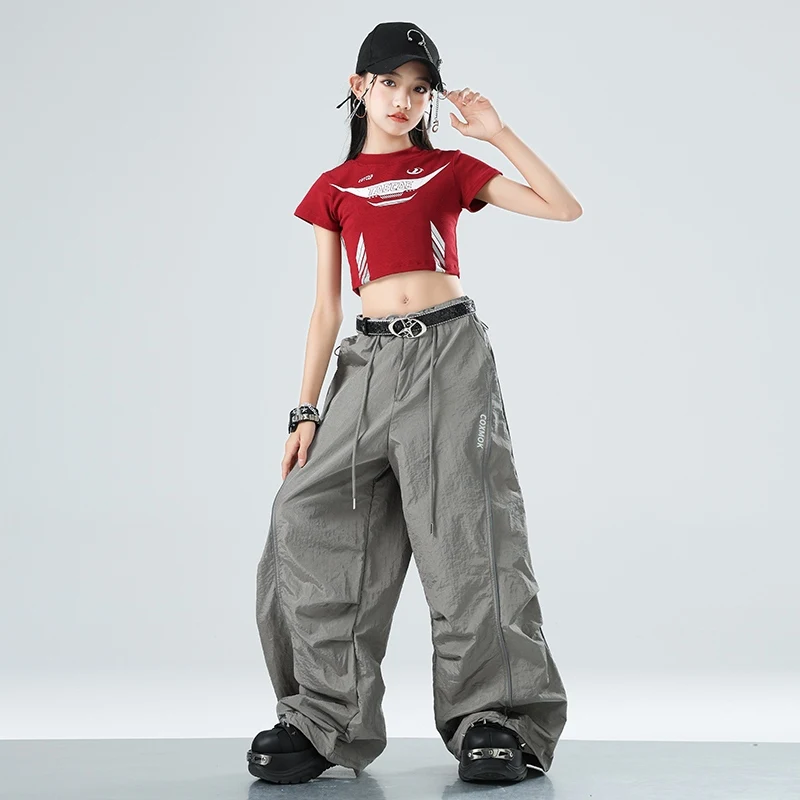 K-pop ชุดเวทีสาวแฟชั่นเสื้อผ้าแจ๊สเต้นรํา Hip-Hop Dance เสื้อผ้าสีแดง Crop Tops กางเกง XH2823